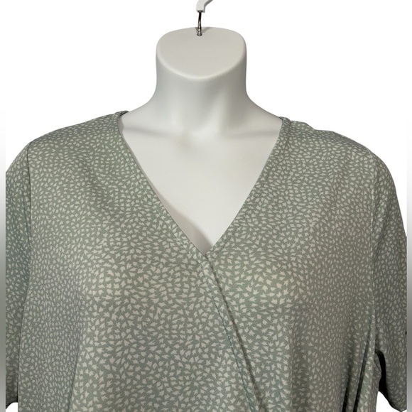 NEW, Penningtons, Plus Size Wrap Blouse, 2X, Green, White - Picture 3 of 8